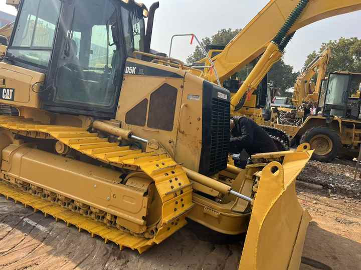 Used Cat Mini Bulldozer D5k Cat Dozers - Buldôzer: foto 2 Used Cat Mini Bulldozer D5k Cat Dozers - Buldôzer: foto 2