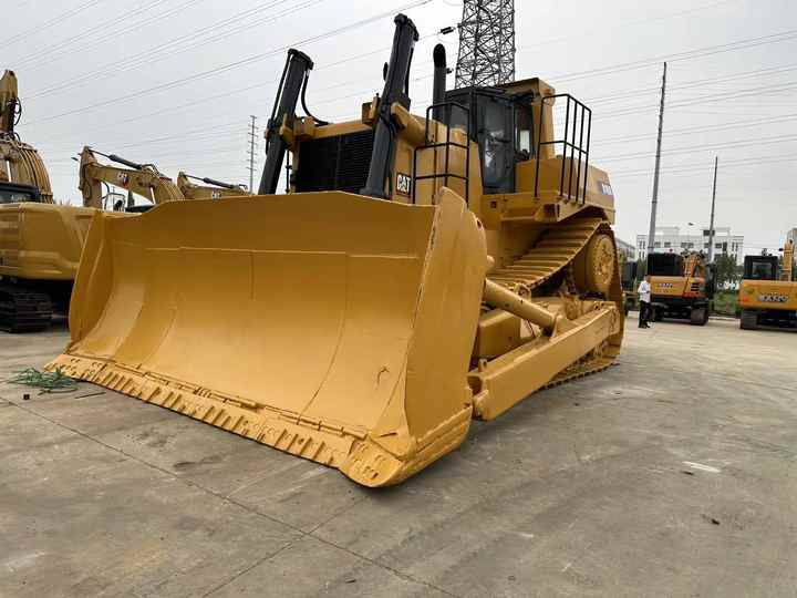 Used Caterpillar D10R Large Crawler Bulldozer Superior Performance Running Working Condition CAT D10R Bulldozer Hot Sale - Buldôzer: foto 3 Used Caterpillar D10R Large Crawler Bulldozer Superior Performance Running Working Condition CAT D10R Bulldozer Hot Sale - Buldôzer: foto 3