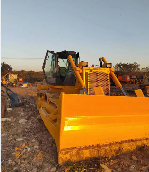 Used Famous Brand Komatsu D85 Bulldozer ,Used komatsu D85 Bulldozer in Cheaper Price and komatsu D85 for Sale - Buldôzer: foto 1 Used Famous Brand Komatsu D85 Bulldozer ,Used komatsu D85 Bulldozer in Cheaper Price and komatsu D85 for Sale - Buldôzer: foto 1