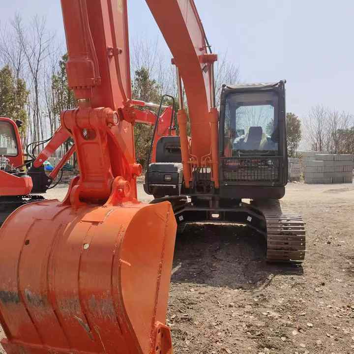 Used Hitachi ZX130 Excavator Japan Made Hitachi Used Excavator Zx120 Zx130 for Sale - Escavadora de rastos: foto 5 Used Hitachi ZX130 Excavator Japan Made Hitachi Used Excavator Zx120 Zx130 for Sale - Escavadora de rastos: foto 5