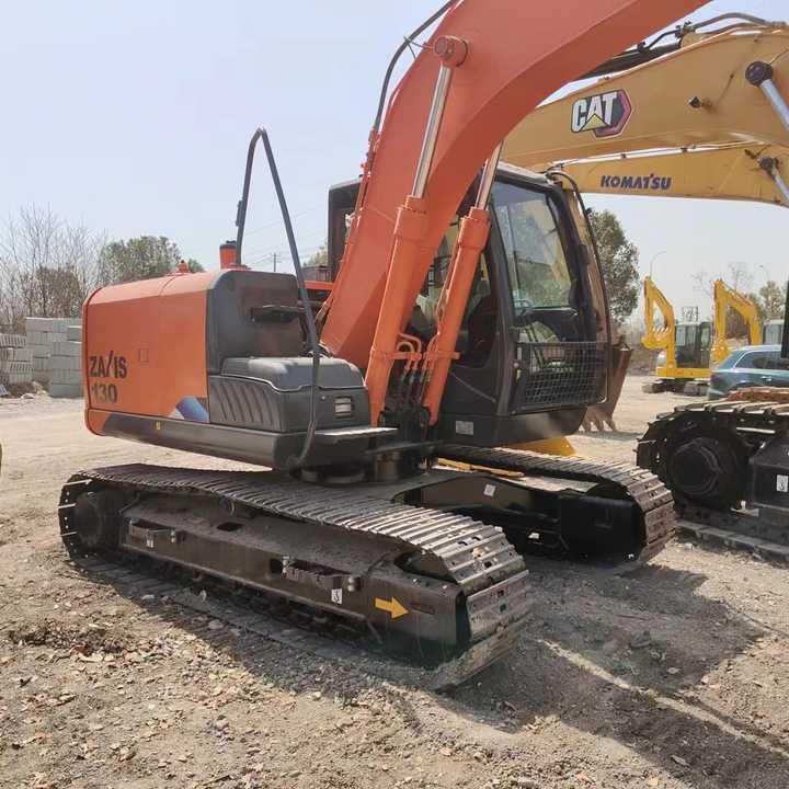 Used Hitachi ZX130 Excavator Japan Made Hitachi Used Excavator Zx120 Zx130 for Sale - Escavadora de rastos: foto 3 Used Hitachi ZX130 Excavator Japan Made Hitachi Used Excavator Zx120 Zx130 for Sale - Escavadora de rastos: foto 3