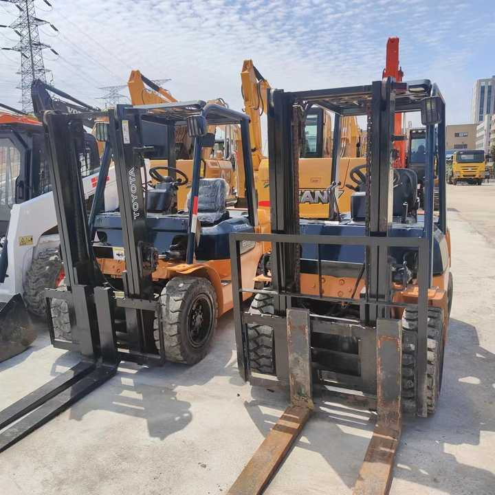 Used Japan Brand toyota 3 Tons Forklift on Hot Sale toyota Forklift 10 Ton 3ton 5 Ton Forklift - Empilhadeira: foto 4 Used Japan Brand toyota 3 Tons Forklift on Hot Sale toyota Forklift 10 Ton 3ton 5 Ton Forklift - Empilhadeira: foto 4
