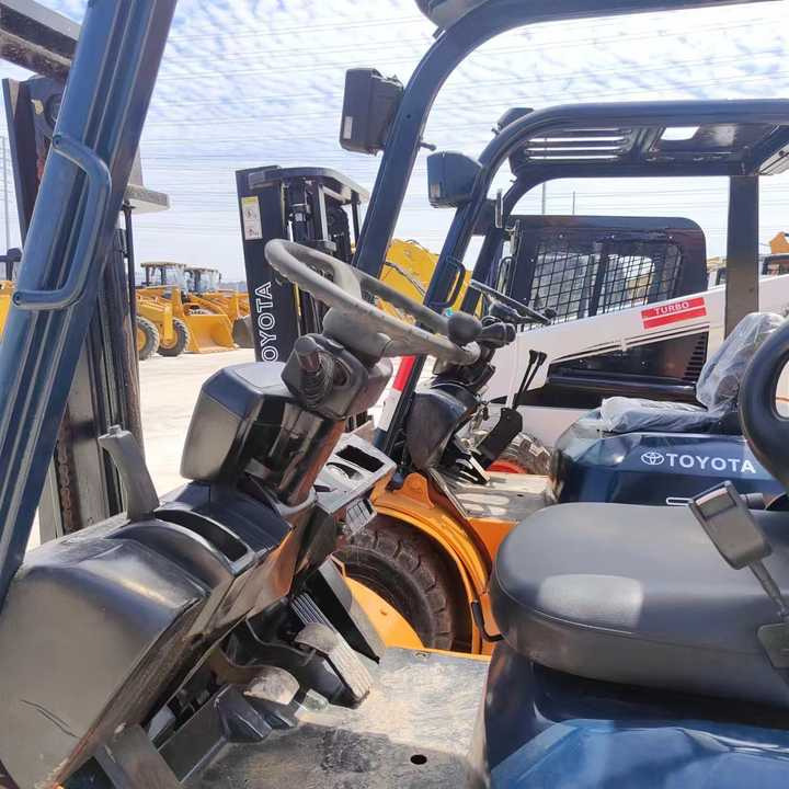 Used Japan Brand toyota 3 Tons Forklift on Hot Sale toyota Forklift 10 Ton 3ton 5 Ton Forklift - Empilhadeira: foto 3 Used Japan Brand toyota 3 Tons Forklift on Hot Sale toyota Forklift 10 Ton 3ton 5 Ton Forklift - Empilhadeira: foto 3