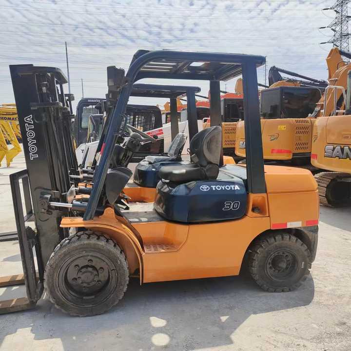 Used Japan Brand toyota 3 Tons Forklift on Hot Sale toyota Forklift 10 Ton 3ton 5 Ton Forklift - Empilhadeira: foto 1 Used Japan Brand toyota 3 Tons Forklift on Hot Sale toyota Forklift 10 Ton 3ton 5 Ton Forklift - Empilhadeira: foto 1