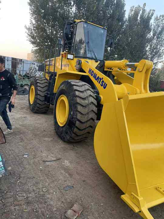 Used Komatsu WA380-3 Front Loader in Very Good Condition Strong Power komatsu 380 Wheel Loader Low Price Hot Sale - Carregadeira de rodas: foto 2 Used Komatsu WA380-3 Front Loader in Very Good Condition Strong Power komatsu 380 Wheel Loader Low Price Hot Sale - Carregadeira de rodas: foto 2