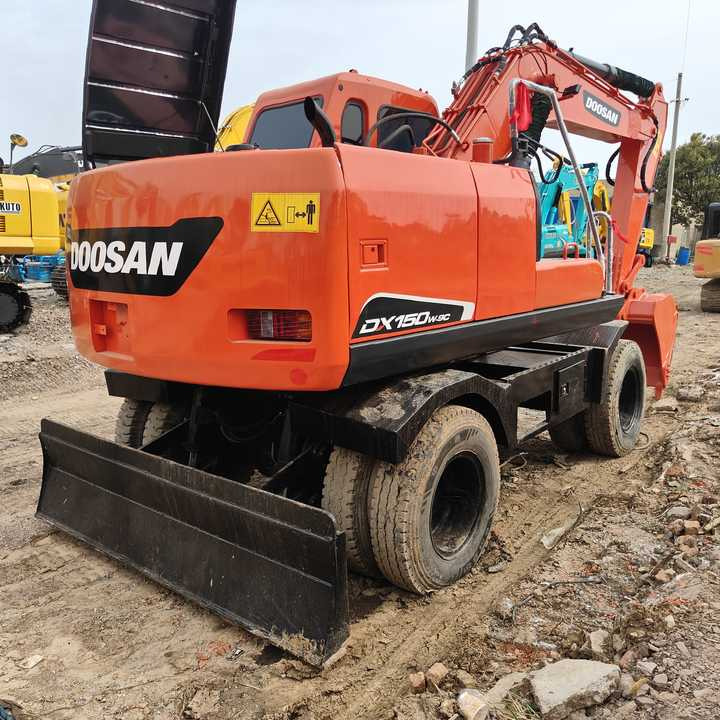 Used Original Doosan Dx150w-9 Wheel Excavator for Sale - Escavadeira de rodas: foto 2 Used Original Doosan Dx150w-9 Wheel Excavator for Sale - Escavadeira de rodas: foto 2