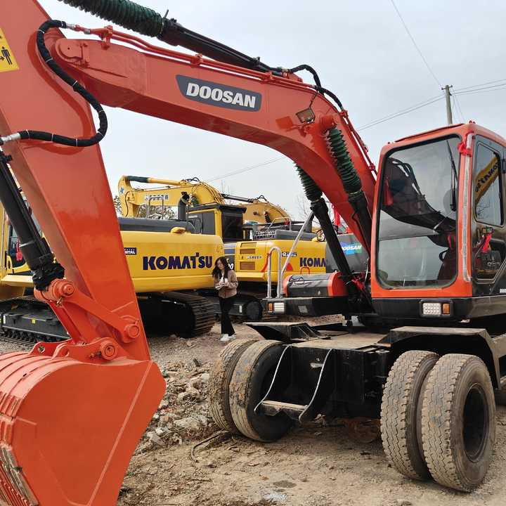 Used Original Doosan Dx150w-9 Wheel Excavator for Sale - Escavadeira de rodas: foto 4 Used Original Doosan Dx150w-9 Wheel Excavator for Sale - Escavadeira de rodas: foto 4