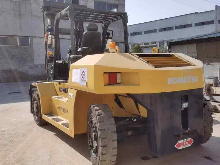 Used Original Japan Brand komatsu 15tons Forklift for Sale Low Working Hours Strong Power - Empilhadeira: foto 2 Used Original Japan Brand komatsu 15tons Forklift for Sale Low Working Hours Strong Power - Empilhadeira: foto 2