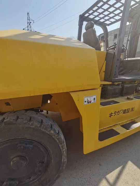 Used Original Japan Brand komatsu 15tons Forklift for Sale Low Working Hours Strong Power - Empilhadeira: foto 3 Used Original Japan Brand komatsu 15tons Forklift for Sale Low Working Hours Strong Power - Empilhadeira: foto 3