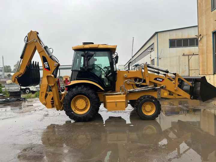 Used Wheel Loader CAT420F Caterpillar 420F Construction Machinery Mini Wheel Skid Steer Loader in Stock - Retroescavadeira: foto 5 Used Wheel Loader CAT420F Caterpillar 420F Construction Machinery Mini Wheel Skid Steer Loader in Stock - Retroescavadeira: foto 5