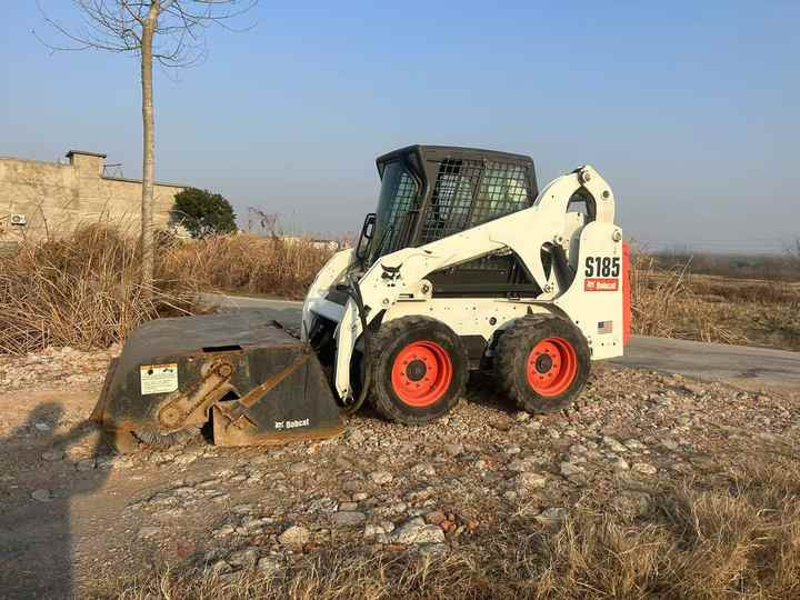 Used bobcat s185 skid steer loader on sale 100% excellent condition bobcat brand s185 s300 s550 s16 s18 skid steer sale - Mini carregadeira: foto 5 Used bobcat s185 skid steer loader on sale 100% excellent condition bobcat brand s185 s300 s550 s16 s18 skid steer sale - Mini carregadeira: foto 5
