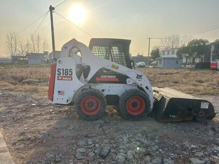 Used bobcat s185 skid steer loader on sale 100% excellent condition bobcat brand s185 s300 s550 s16 s18 skid steer sale - Mini carregadeira: foto 3 Used bobcat s185 skid steer loader on sale 100% excellent condition bobcat brand s185 s300 s550 s16 s18 skid steer sale - Mini carregadeira: foto 3