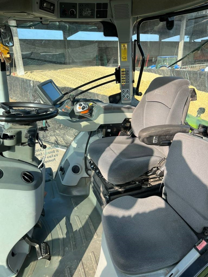 Trator Claas Axion 930: foto 8