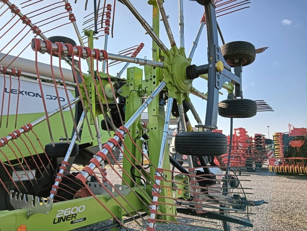 Claas LINER 2600 TREND - Ancinho enleirador: foto 5 Claas LINER 2600 TREND - Ancinho enleirador: foto 5