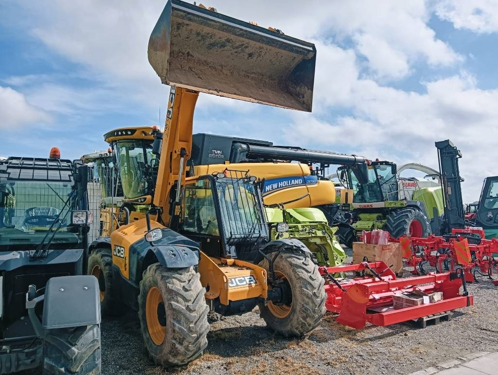 JCB 526-56 Agri - Empilhador telescópico: foto 1 JCB 526-56 Agri - Empilhador telescópico: foto 1