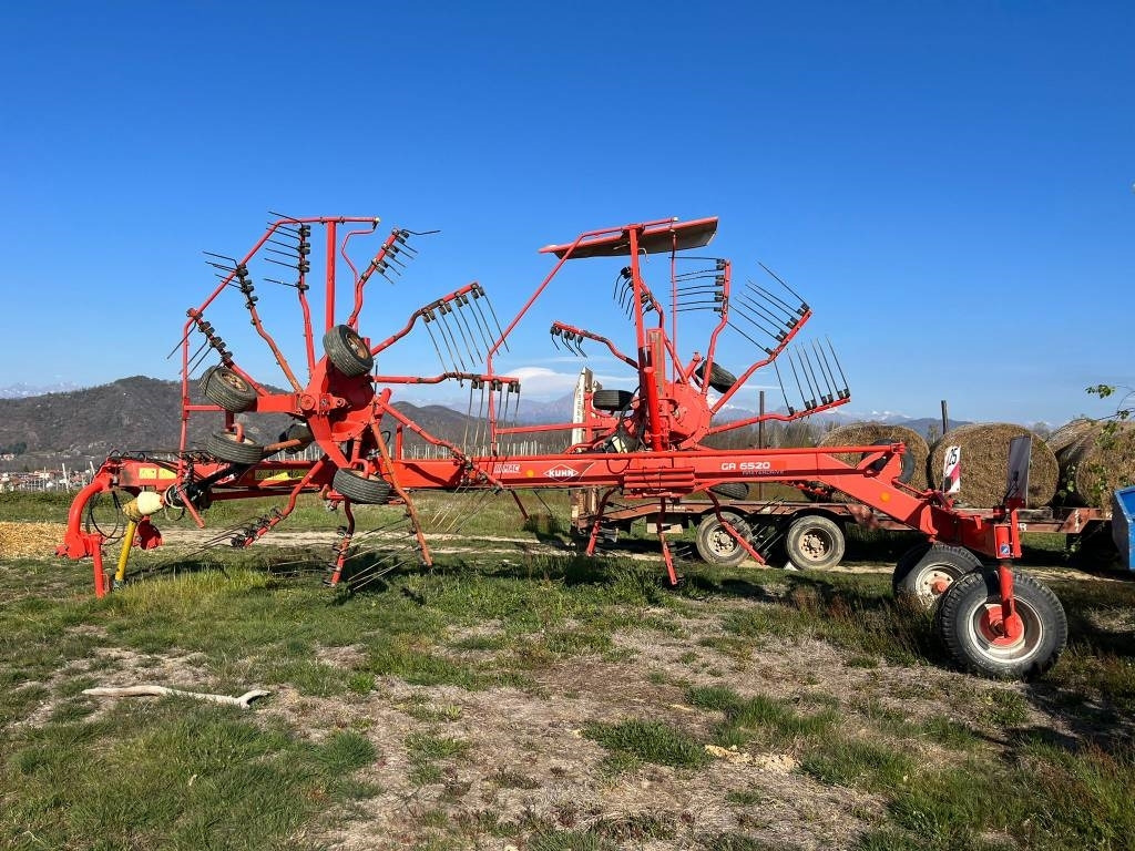 Kuhn 6520 - Empacotador de fardos: foto 1 Kuhn 6520 - Empacotador de fardos: foto 1