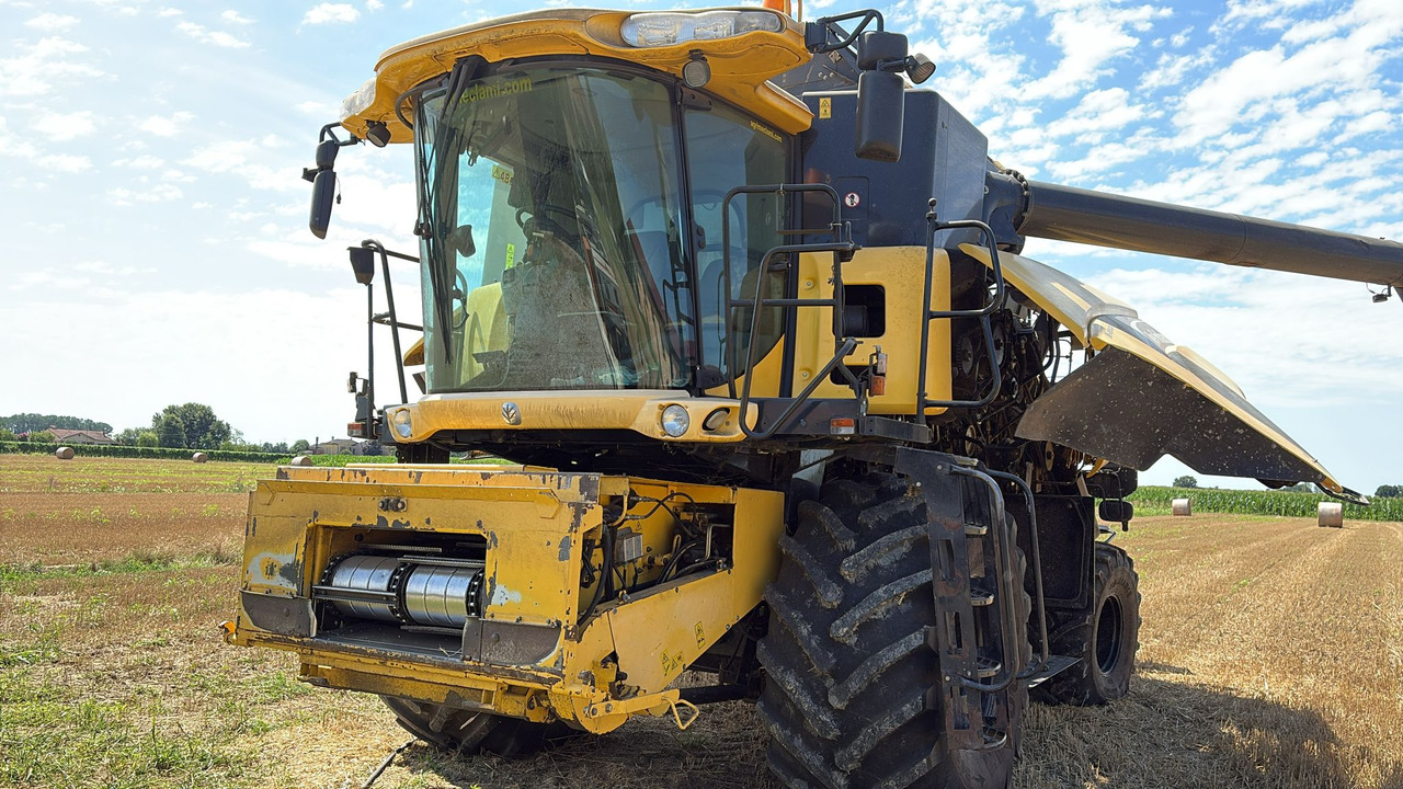 NEW HOLLAND CR 960 - Ceifeira debulhadora: foto 5 NEW HOLLAND CR 960 - Ceifeira debulhadora: foto 5