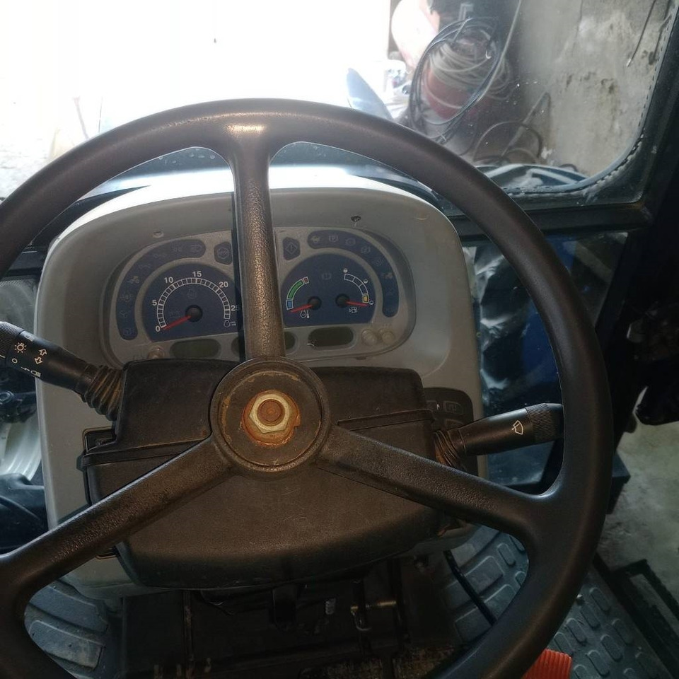 Trator New Holland T 5050: foto 8