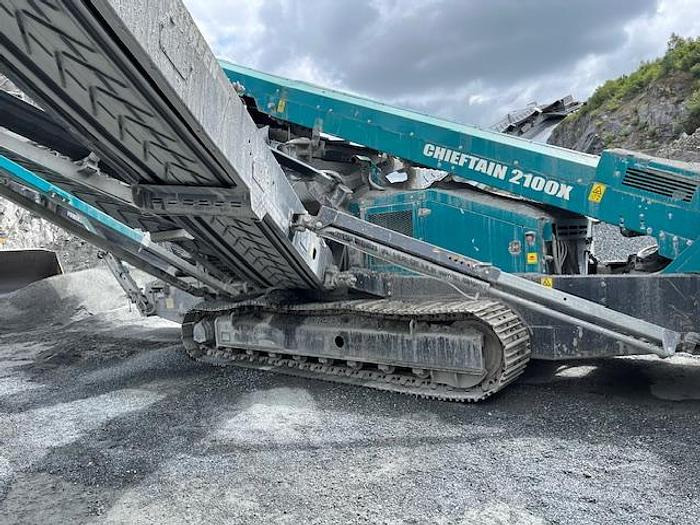 2018 Powerscreen Chieftain 2100x - Peneira vibratória: foto 1 2018 Powerscreen Chieftain 2100x - Peneira vibratória: foto 1