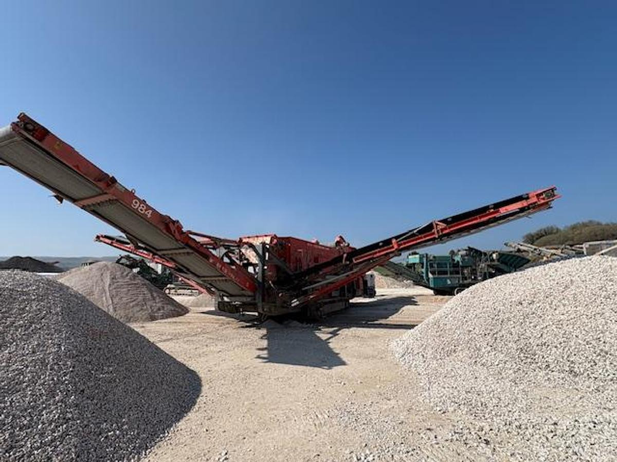 Terex Finlay 2015 Terex Finlay 984 - Peneira vibratória: foto 1 Terex Finlay 2015 Terex Finlay 984 - Peneira vibratória: foto 1