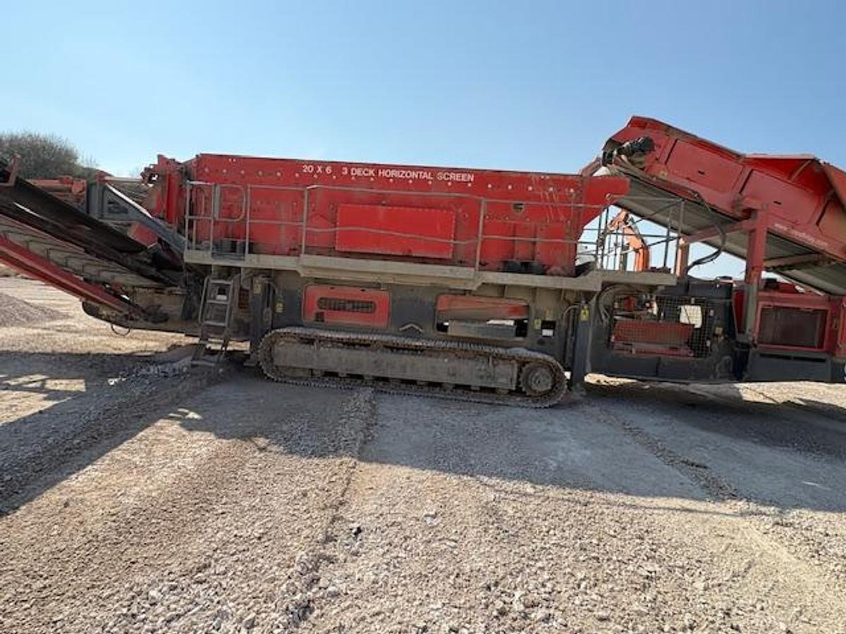 Terex Finlay 2015 Terex Finlay 984 - Peneira vibratória: foto 3 Terex Finlay 2015 Terex Finlay 984 - Peneira vibratória: foto 3