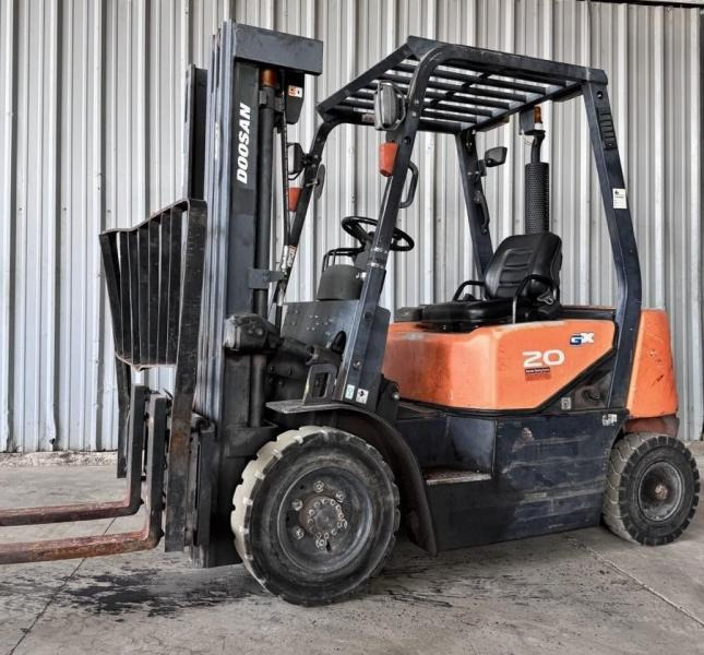 Doosan Chariot élévateur 2t diesel DOOSAN fenwick - Empilhadeira a diesel: foto 1 Doosan Chariot élévateur 2t diesel DOOSAN fenwick - Empilhadeira a diesel: foto 1