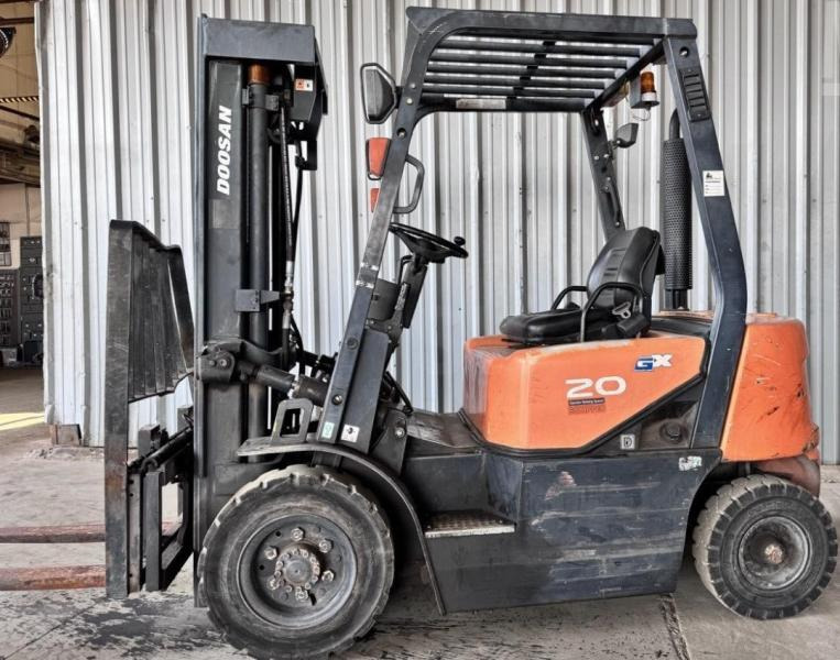 Doosan Chariot élévateur 2t diesel DOOSAN fenwick - Empilhadeira a diesel: foto 2 Doosan Chariot élévateur 2t diesel DOOSAN fenwick - Empilhadeira a diesel: foto 2