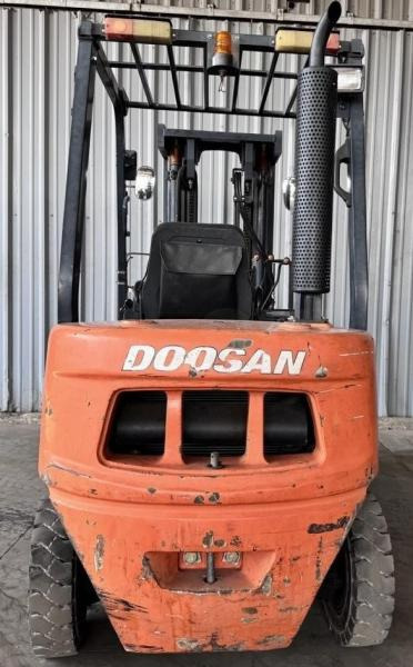 Doosan Chariot élévateur 2t diesel DOOSAN fenwick - Empilhadeira a diesel: foto 3 Doosan Chariot élévateur 2t diesel DOOSAN fenwick - Empilhadeira a diesel: foto 3