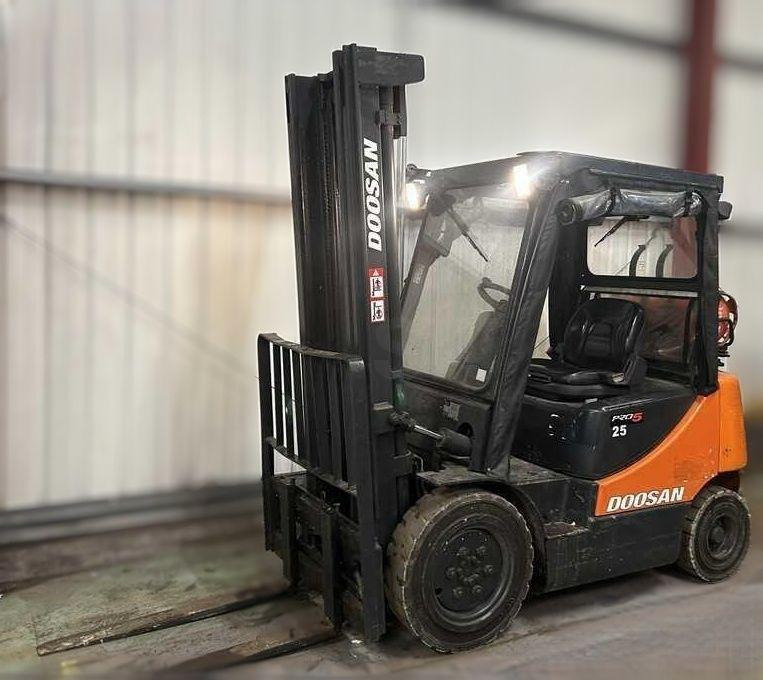 Doosan G25P-5 fenwick - Empilhadeira a gás: foto 3 Doosan G25P-5 fenwick - Empilhadeira a gás: foto 3