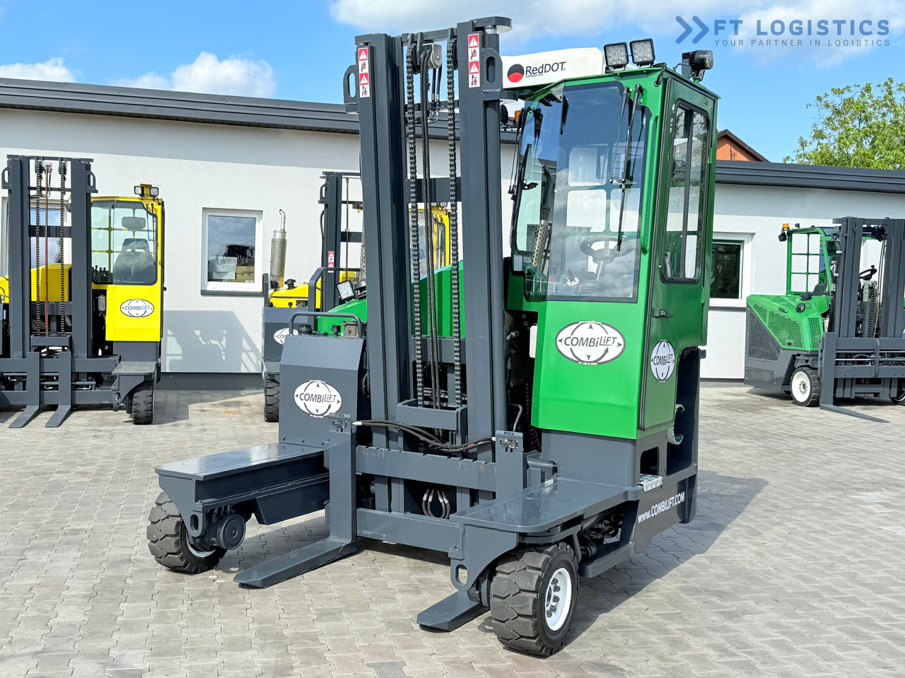 COMBILIFT C3500 / DUPLEX 4100MM / GAS / EXTENDABLE FORKS / CABIN / HEATING + AIR CONDITIONING / LIKE NEW - Empilhador de 4 vias: foto 2 COMBILIFT C3500 / DUPLEX 4100MM / GAS / EXTENDABLE FORKS / CABIN / HEATING + AIR CONDITIONING / LIKE NEW - Empilhador de 4 vias: foto 2