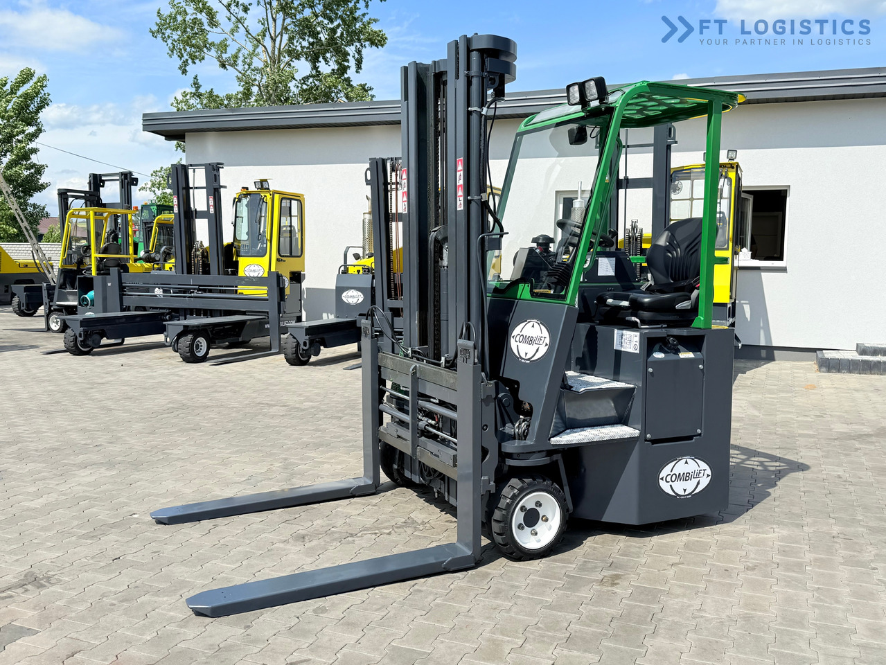 COMBILIFT CB2500 / DIESEL / EXTENDABLE FORKS / TRIPLEX / 5500MM / FREE LIFT / SIDE SHIFT / FORK POSITIONER / LIKE NEW - Empilhador de 4 vias: foto 3 COMBILIFT CB2500 / DIESEL / EXTENDABLE FORKS / TRIPLEX / 5500MM / FREE LIFT / SIDE SHIFT / FORK POSITIONER / LIKE NEW - Empilhador de 4 vias: foto 3