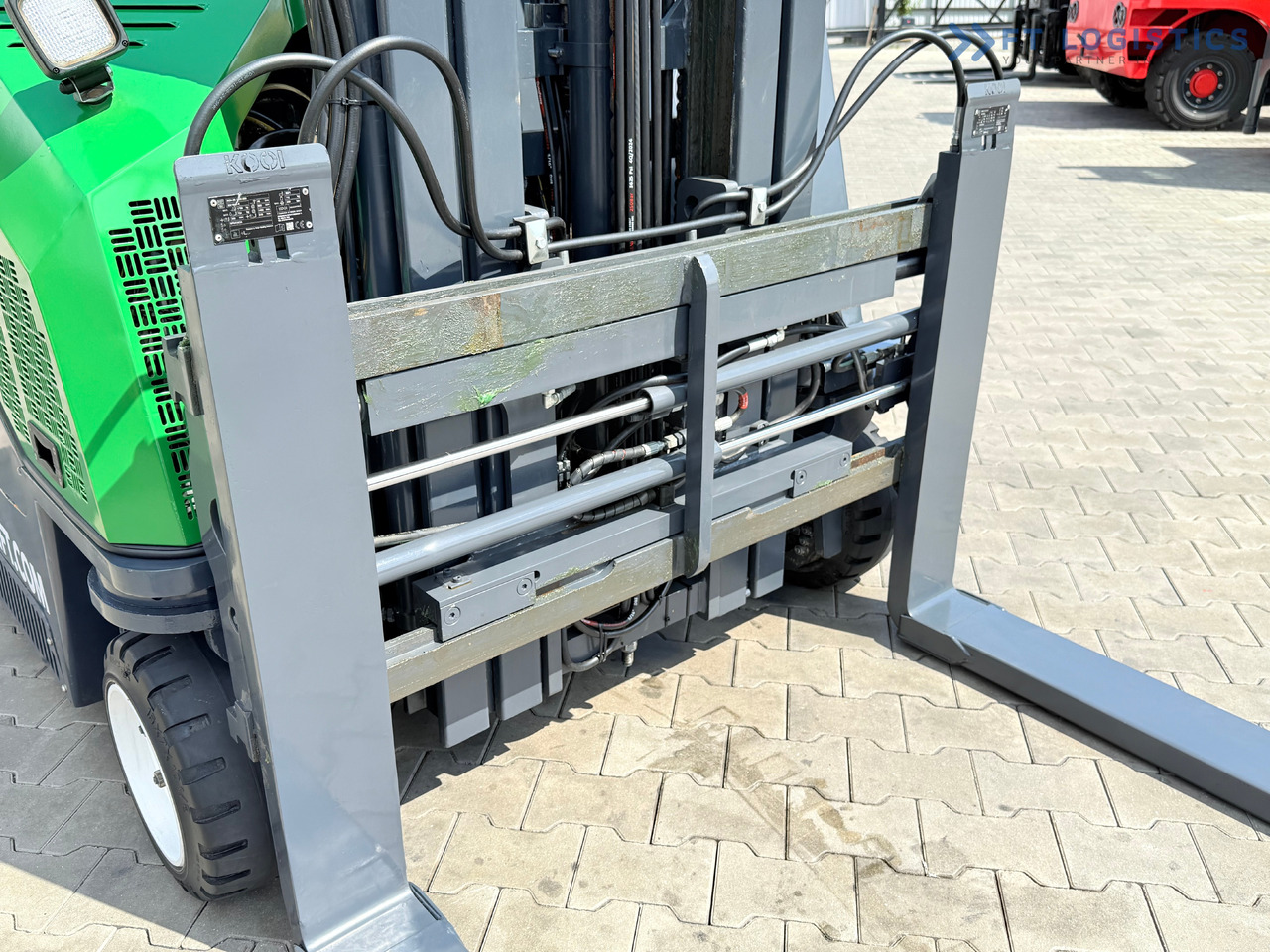 COMBILIFT CB2500 / DIESEL / EXTENDABLE FORKS / TRIPLEX / 5500MM / FREE LIFT / SIDE SHIFT / FORK POSITIONER / LIKE NEW - Empilhador de 4 vias: foto 5 COMBILIFT CB2500 / DIESEL / EXTENDABLE FORKS / TRIPLEX / 5500MM / FREE LIFT / SIDE SHIFT / FORK POSITIONER / LIKE NEW - Empilhador de 4 vias: foto 5