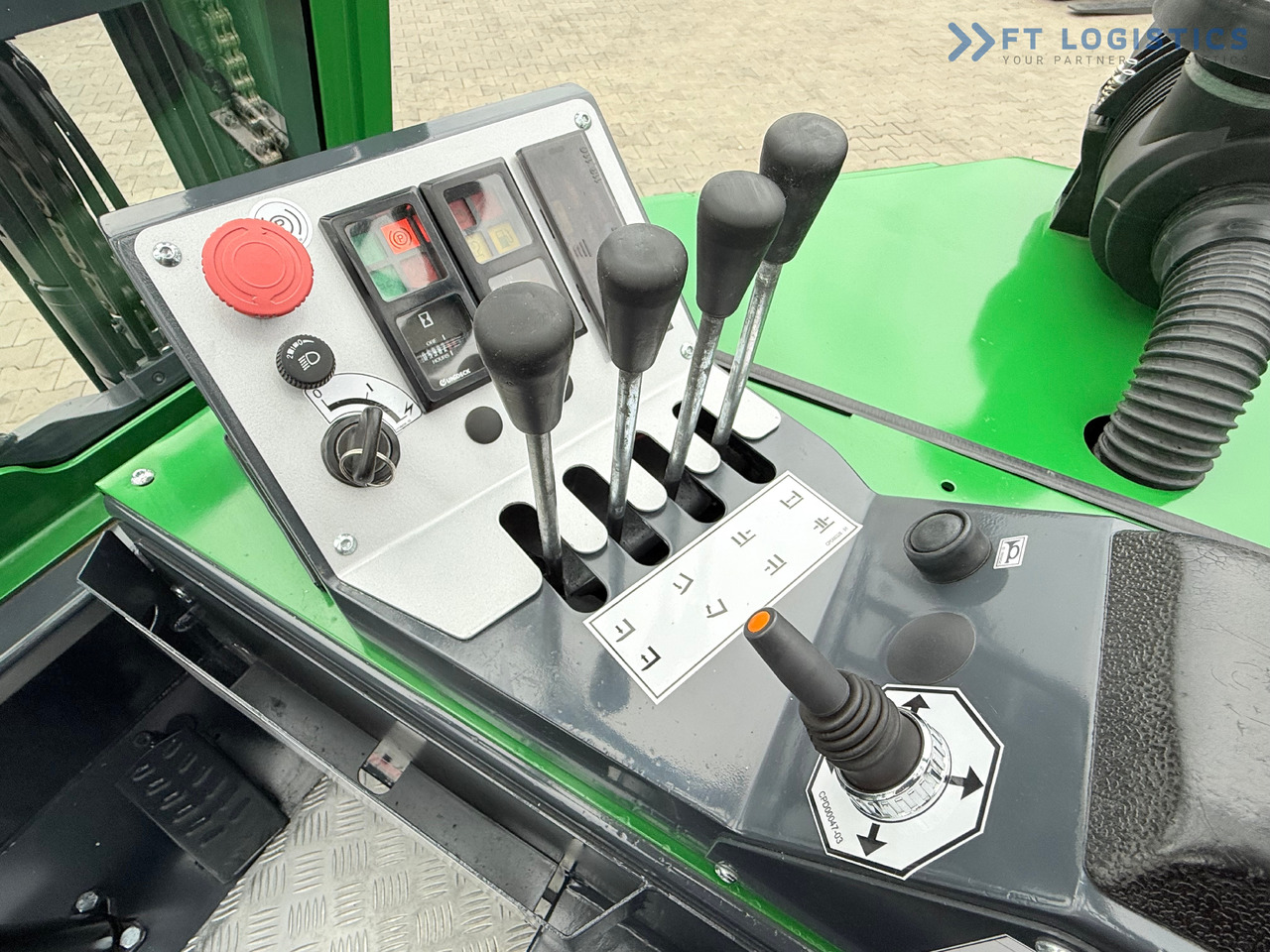 Empilhador de 4 vias nuevo COMBILIFT CB3000 / DIESEL / TRIPLEX 4900MM / FREE LIFT / SIDESHIFT / FORK POSITIONER / 1500MM FORKS / LIKE NEW: foto 19