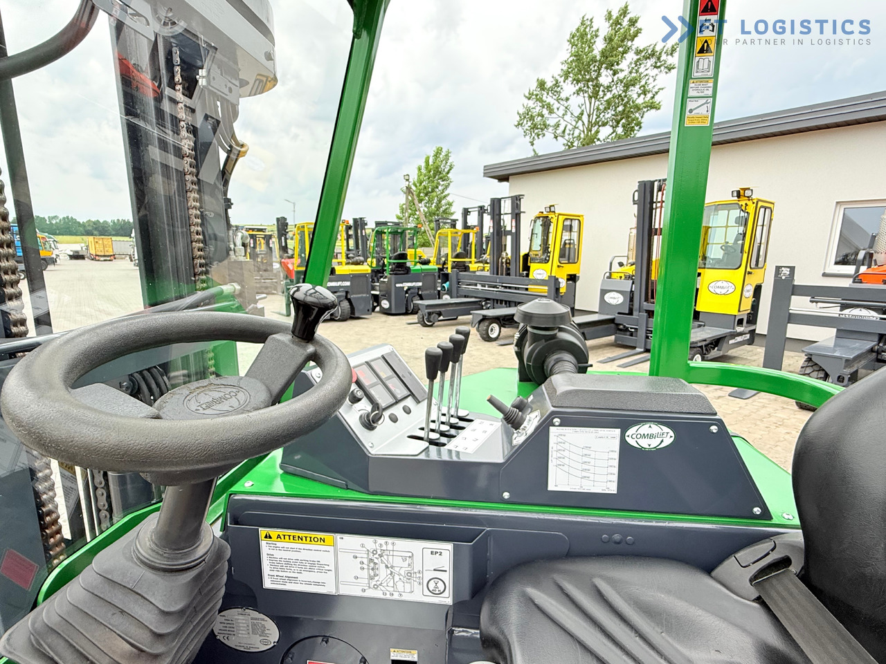 Empilhador de 4 vias nuevo COMBILIFT CB3000 / DIESEL / TRIPLEX 4900MM / FREE LIFT / SIDESHIFT / FORK POSITIONER / 1500MM FORKS / LIKE NEW: foto 16