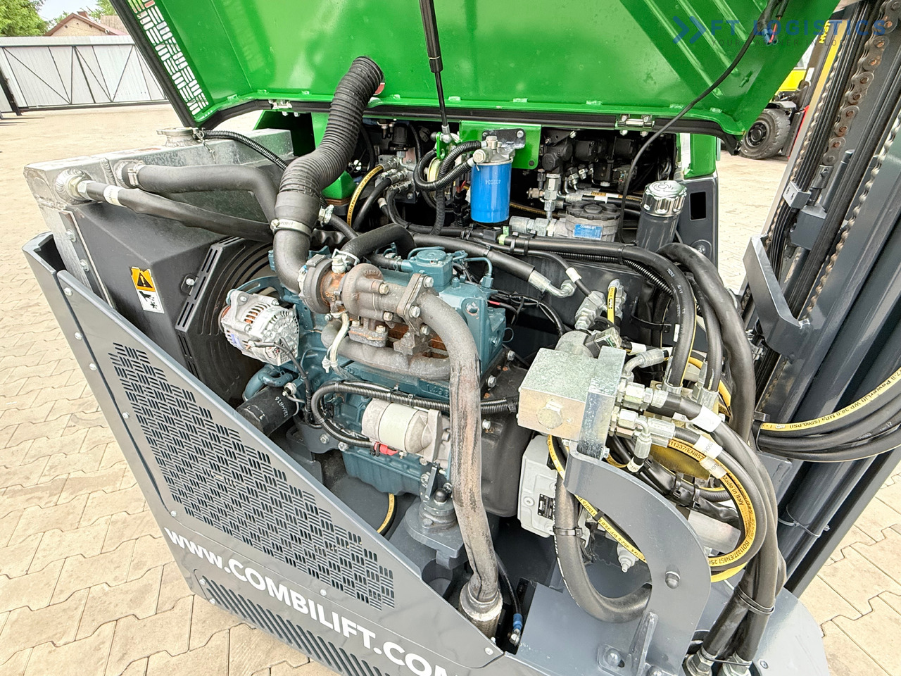 Empilhador de 4 vias nuevo COMBILIFT CB3000 / DIESEL / TRIPLEX 4900MM / FREE LIFT / SIDESHIFT / FORK POSITIONER / 1500MM FORKS / LIKE NEW: foto 23