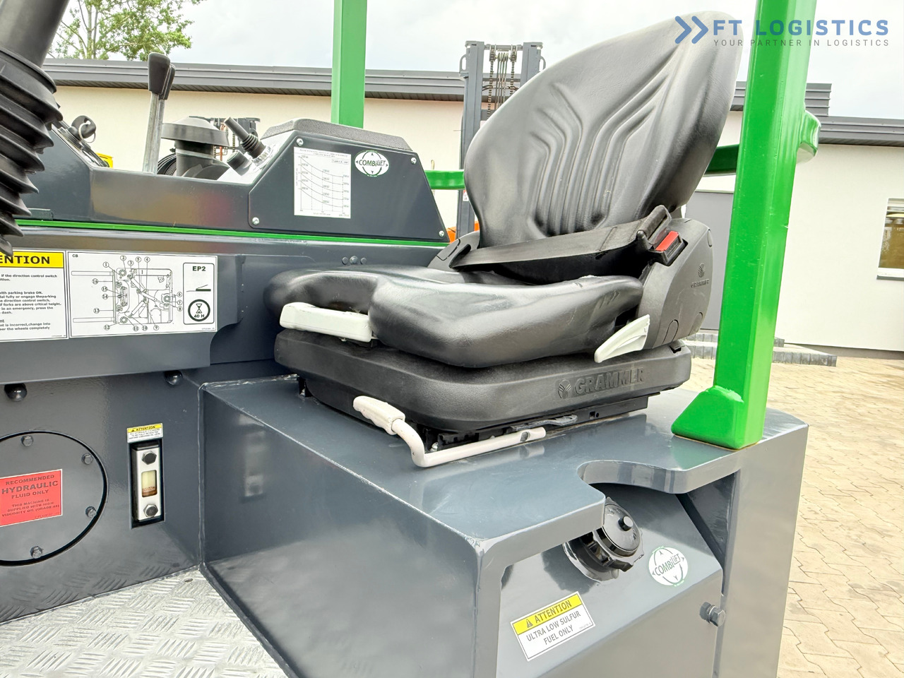 Empilhador de 4 vias nuevo COMBILIFT CB3000 / DIESEL / TRIPLEX 4900MM / FREE LIFT / SIDESHIFT / FORK POSITIONER / 1500MM FORKS / LIKE NEW: foto 14