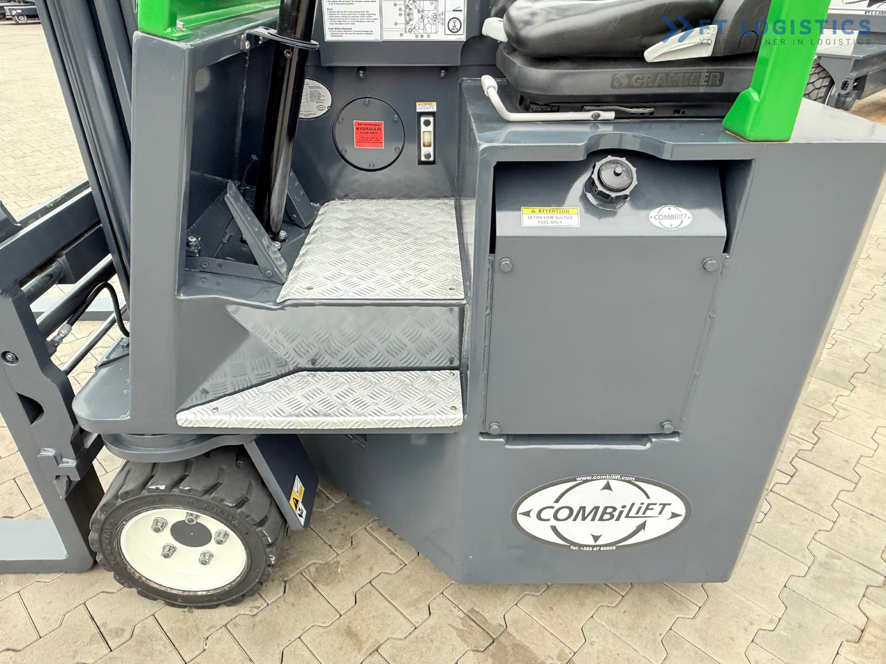 Empilhador de 4 vias nuevo COMBILIFT CB3000 / DIESEL / TRIPLEX 4900MM / FREE LIFT / SIDESHIFT / FORK POSITIONER / 1500MM FORKS / LIKE NEW: foto 12