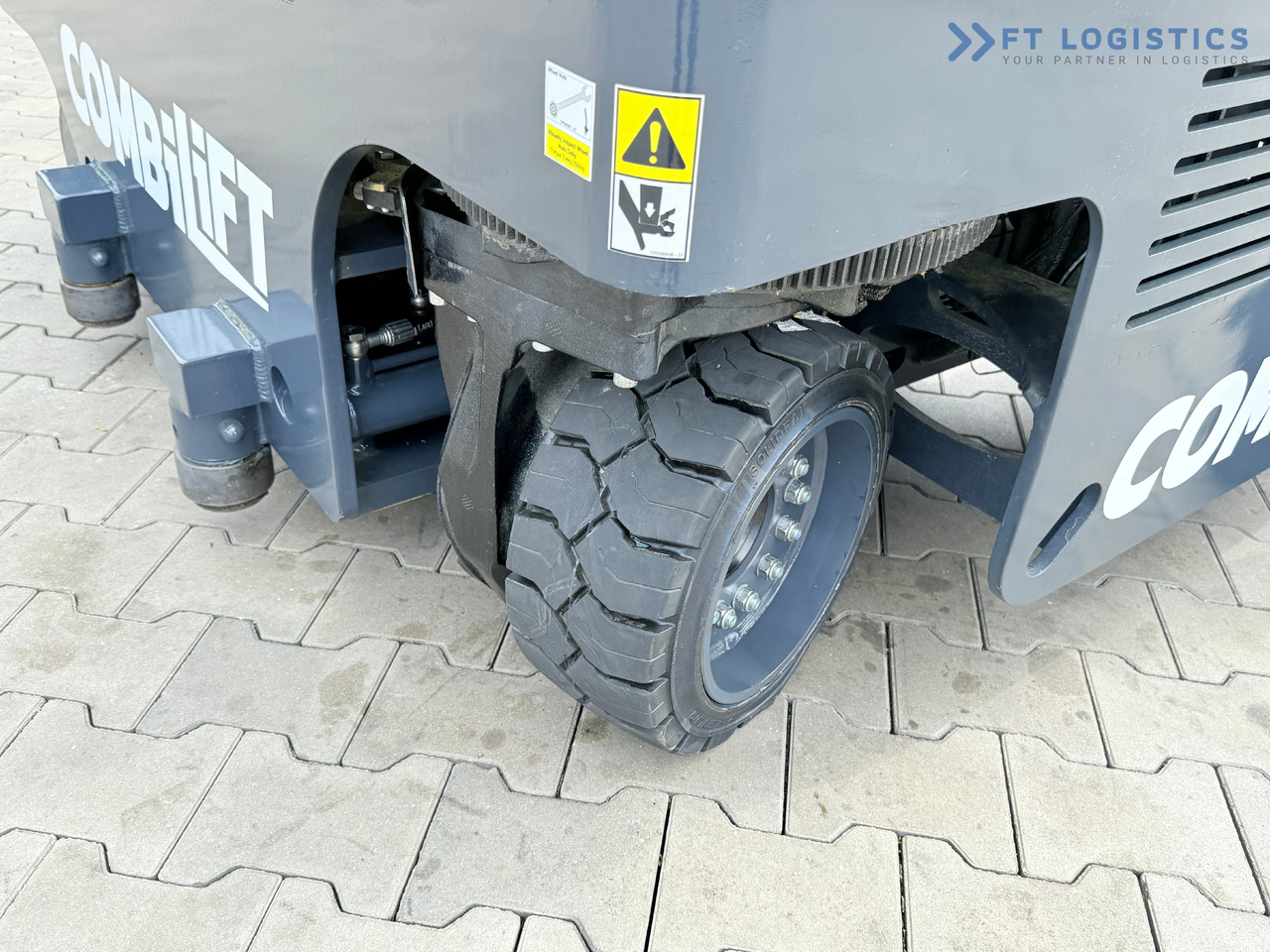 Empilhador de 4 vias nuevo COMBILIFT MR / ELECTRIC / TRIPLEX – 6000MM / FULL FREE LIFT / WIDE POSITIONER / FORK SIDESHIFT / ONLY 1400 HOURS / LIKE NEW [ Copy ] [ Copy ]: foto 6