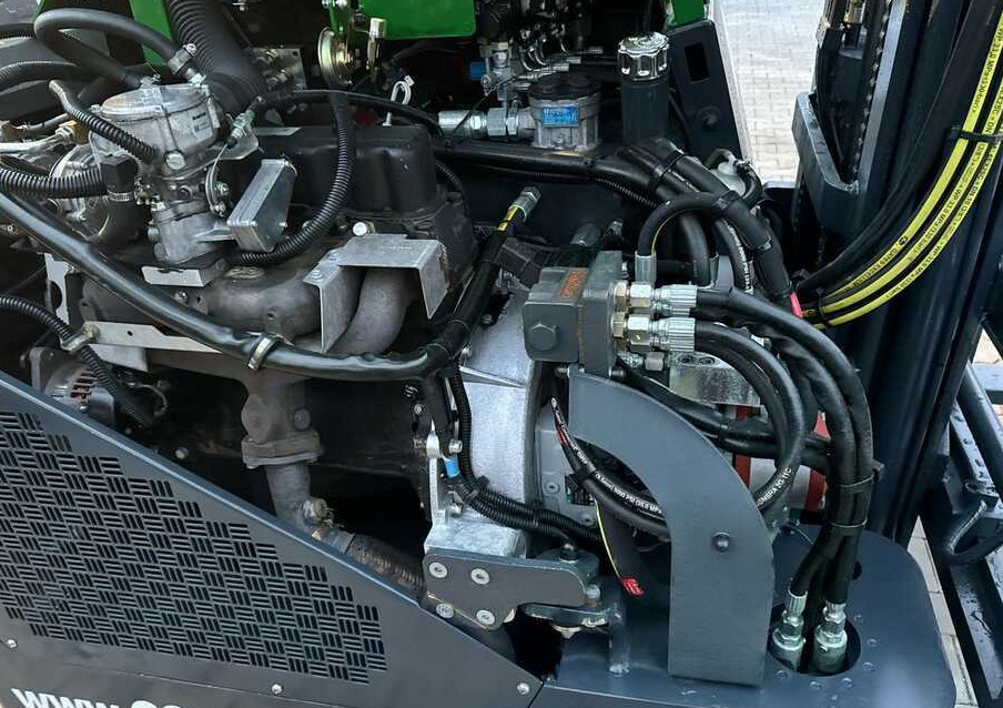 Combilift C2500CB-Triplex 6000mm -Only 4658 hours - Empilhador de 4 vias: foto 5 Combilift C2500CB-Triplex 6000mm -Only 4658 hours - Empilhador de 4 vias: foto 5