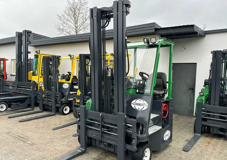 Combilift C2500CB-Triplex 6000mm -Only 4658 hours - Empilhador de 4 vias: foto 1 Combilift C2500CB-Triplex 6000mm -Only 4658 hours - Empilhador de 4 vias: foto 1