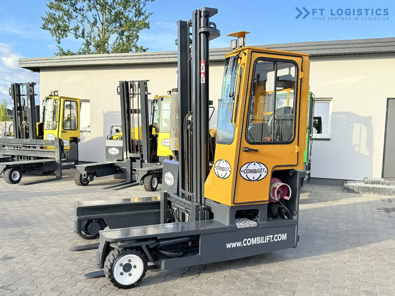 Combilift C3000 / GAS / DUPLEX 4500MM / ONLY 3096 HOURS / FORK SIDE SHIFT / FULL CABIN / EXCELLENT CONDITION / Wide range of four-way and - Empilhador de 4 vias: foto 2 Combilift C3000 / GAS / DUPLEX 4500MM / ONLY 3096 HOURS / FORK SIDE SHIFT / FULL CABIN / EXCELLENT CONDITION / Wide range of four-way and - Empilhador de 4 vias: foto 2