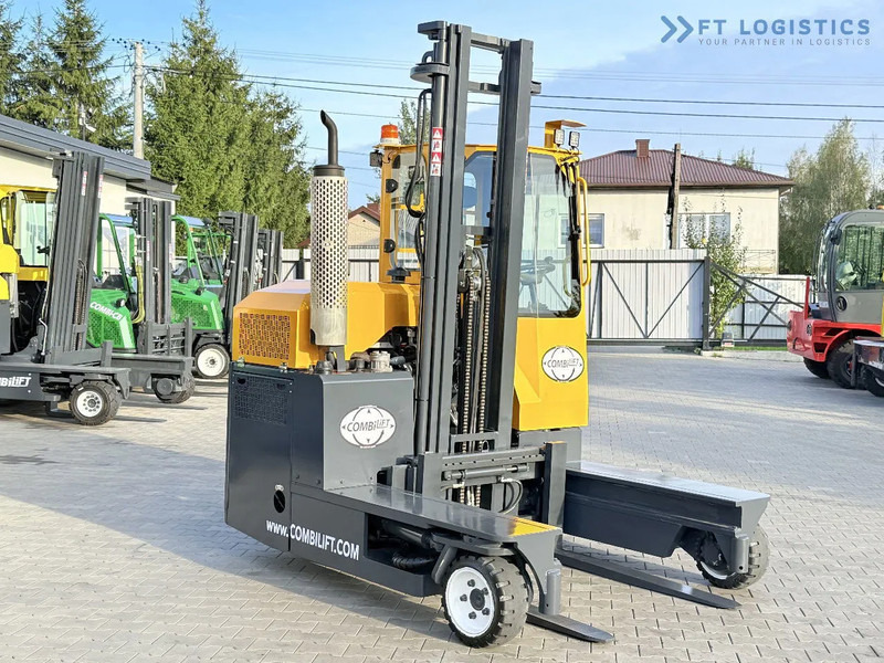 Empilhador de 4 vias Combilift C3000 / GAS / DUPLEX 4500MM / ONLY 3096 HOURS / FORK SIDE SHIFT / FULL CABIN / EXCELLENT CONDITION / Wide range of four-way and: foto 5 Empilhador de 4 vias Combilift C3000 / GAS / DUPLEX 4500MM / ONLY 3096 HOURS / FORK SIDE SHIFT / FULL CABIN / EXCELLENT CONDITION / Wide range of four-way and: foto 5