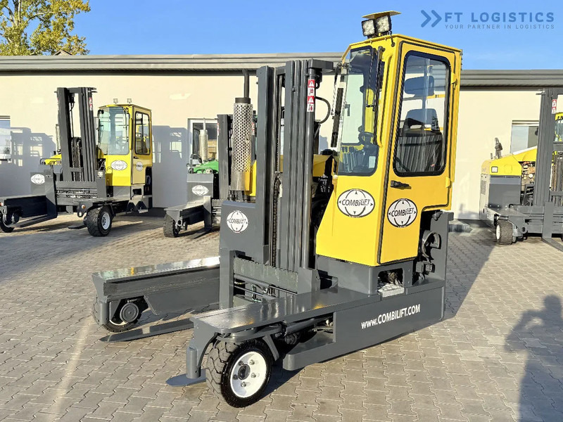 Combilift C3000 / GAS / TRIPLEX 4900MM / FREE LIFT / FORK POSITIONER / FULL CABIN / EXCELLENT CONDITION / Wide range of four-way and side - Empilhador de 4 vias: foto 3 Combilift C3000 / GAS / TRIPLEX 4900MM / FREE LIFT / FORK POSITIONER / FULL CABIN / EXCELLENT CONDITION / Wide range of four-way and side - Empilhador de 4 vias: foto 3