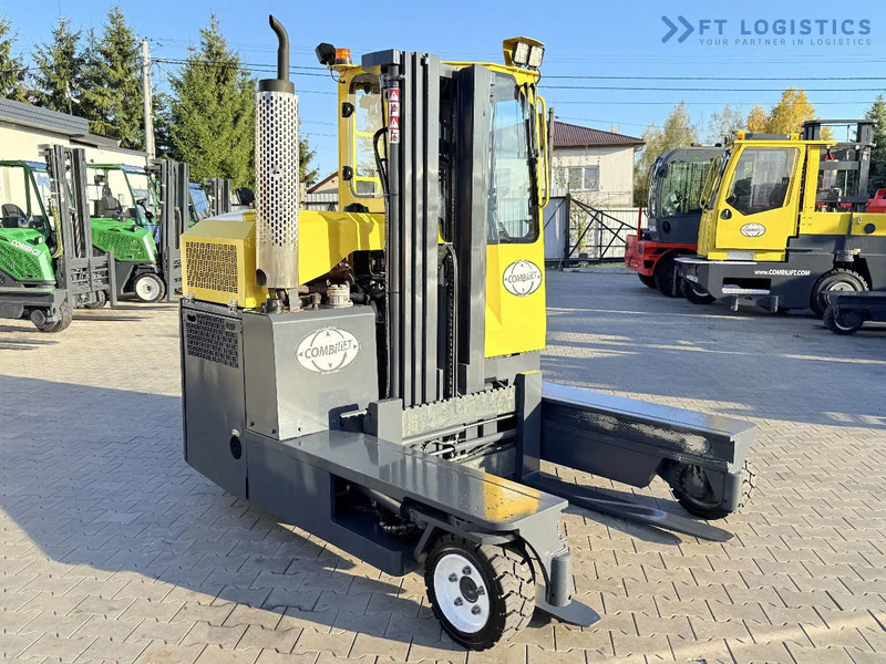 Combilift C3000 / GAS / TRIPLEX 4900MM / FREE LIFT / FORK POSITIONER / FULL CABIN / EXCELLENT CONDITION / Wide range of four-way and side - Empilhador de 4 vias: foto 5 Combilift C3000 / GAS / TRIPLEX 4900MM / FREE LIFT / FORK POSITIONER / FULL CABIN / EXCELLENT CONDITION / Wide range of four-way and side - Empilhador de 4 vias: foto 5