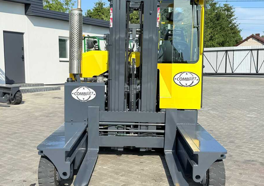 Combilift C3000 / GAS / TRIPLEX - 4900MM / ONLY 1537 HOURS / FORK POSITIONER / CABIN / LIKE NEW - Empilhador de 4 vias: foto 5 Combilift C3000 / GAS / TRIPLEX - 4900MM / ONLY 1537 HOURS / FORK POSITIONER / CABIN / LIKE NEW - Empilhador de 4 vias: foto 5