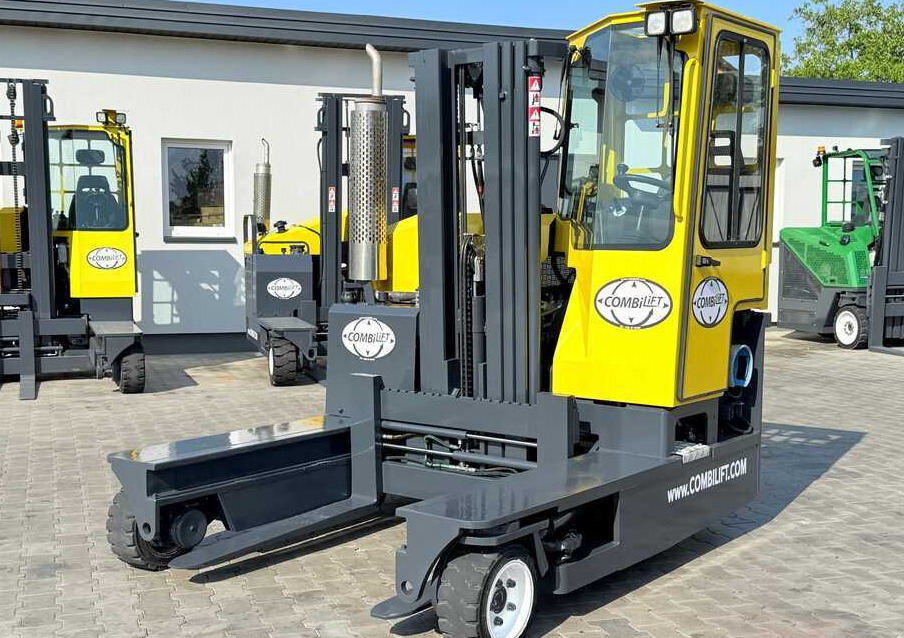 Combilift C3000 / GAS / TRIPLEX - 4900MM / ONLY 1537 HOURS / FORK POSITIONER / CABIN / LIKE NEW - Empilhador de 4 vias: foto 1 Combilift C3000 / GAS / TRIPLEX - 4900MM / ONLY 1537 HOURS / FORK POSITIONER / CABIN / LIKE NEW - Empilhador de 4 vias: foto 1