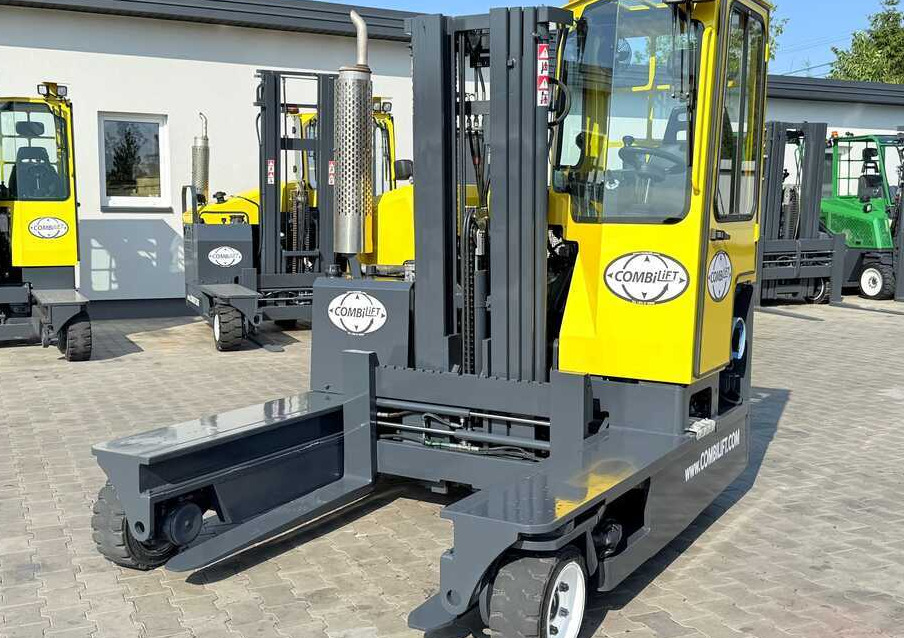 Combilift C3000 / GAS / TRIPLEX - 4900MM / ONLY 1537 HOURS / FORK POSITIONER / CABIN / LIKE NEW - Empilhador de 4 vias: foto 4 Combilift C3000 / GAS / TRIPLEX - 4900MM / ONLY 1537 HOURS / FORK POSITIONER / CABIN / LIKE NEW - Empilhador de 4 vias: foto 4