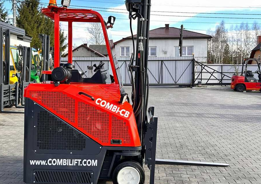 Combilift C3000CB / LPG / TRIPLEX / 5500MM / FREE LIFT / SIDE SHIFT + FORK POSITIONER / LIKE NEW - Empilhador de 4 vias: foto 5 Combilift C3000CB / LPG / TRIPLEX / 5500MM / FREE LIFT / SIDE SHIFT + FORK POSITIONER / LIKE NEW - Empilhador de 4 vias: foto 5
