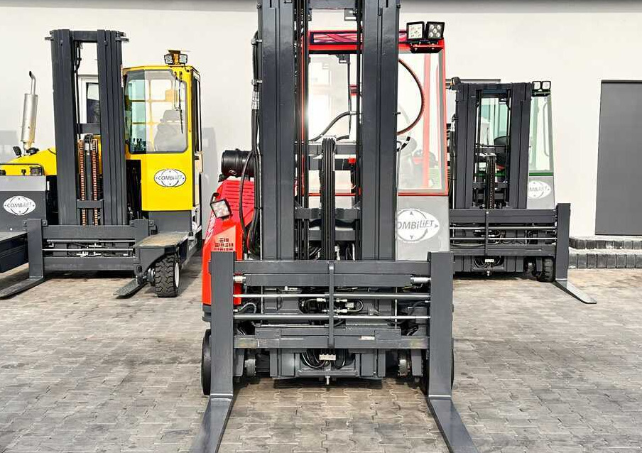 Combilift C3000CB / LPG / TRIPLEX / 5500MM / FREE LIFT / SIDE SHIFT + FORK POSITIONER / LIKE NEW - Empilhador de 4 vias: foto 3 Combilift C3000CB / LPG / TRIPLEX / 5500MM / FREE LIFT / SIDE SHIFT + FORK POSITIONER / LIKE NEW - Empilhador de 4 vias: foto 3