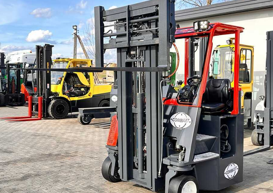 Combilift C3000CB / LPG / TRIPLEX / 5500MM / FREE LIFT / SIDE SHIFT + FORK POSITIONER / LIKE NEW - Empilhador de 4 vias: foto 2 Combilift C3000CB / LPG / TRIPLEX / 5500MM / FREE LIFT / SIDE SHIFT + FORK POSITIONER / LIKE NEW - Empilhador de 4 vias: foto 2